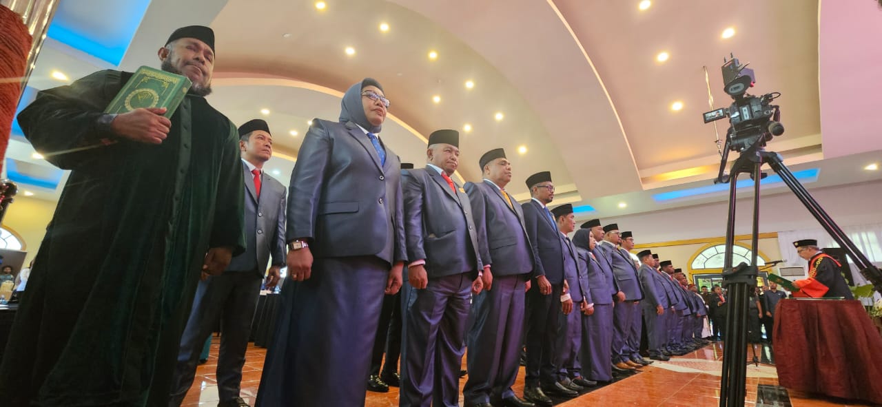 Pengucapan sumpah dan janji serta pelantikan 35 Anggota DPR Papua Barat