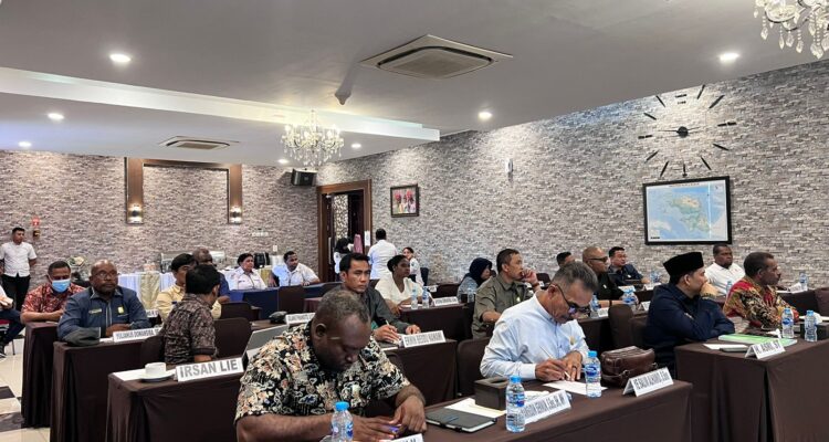 Rapat internal DPR Papua Barat terkait upaya revisi Pergub 43 Tahun 2020 (2)